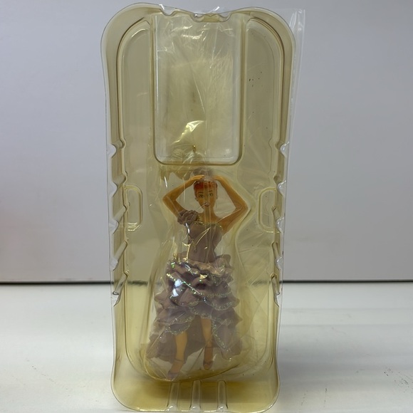 1999 Hallmark I Love Lucy Ornament Lucy Gets in Pictures Feather Headdress - Picture 5 of 7